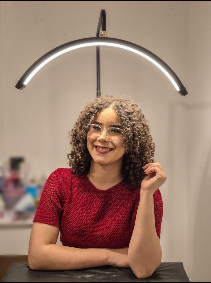 Fernanda, lash designer no studio Bela Margarida