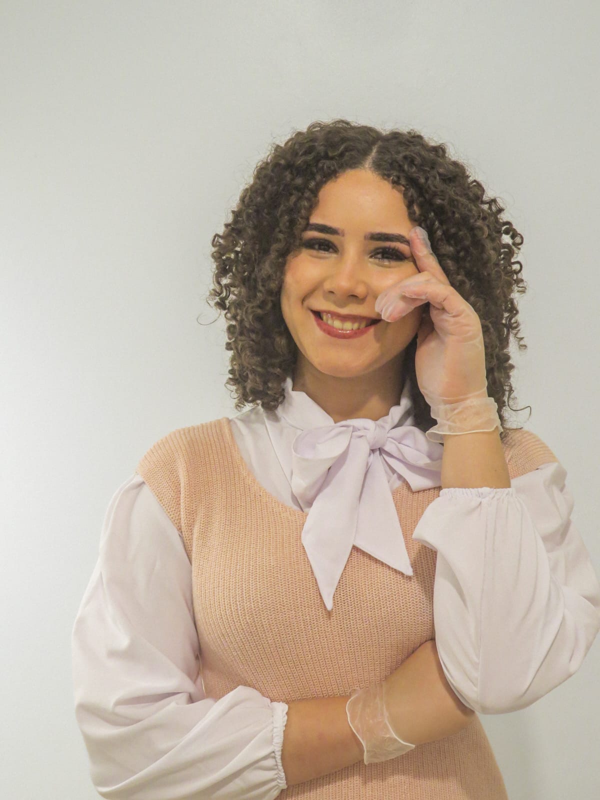 Fernanda no studio, pronta para o atendimento